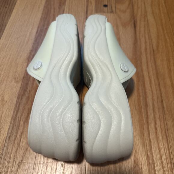 Crocs Skyline Slides Platform Sandals Bone 208182-2Y2 Women's US 8 - Picture 3 of 8
